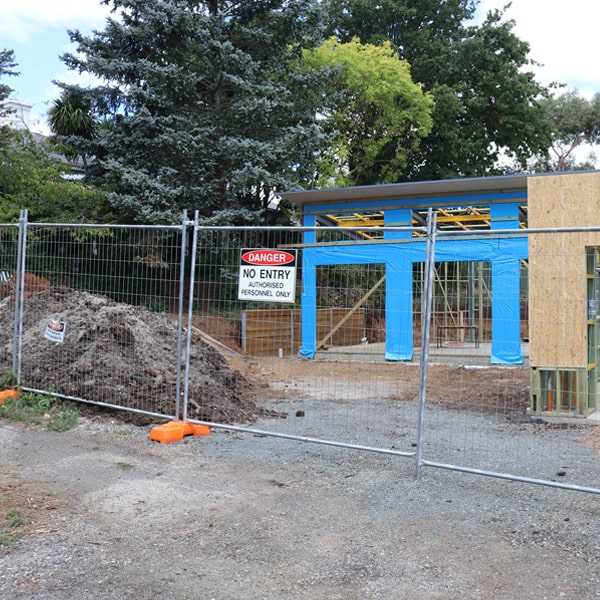 do you deliver and set up temporary fencing and what's the cost for these services in Peru New York